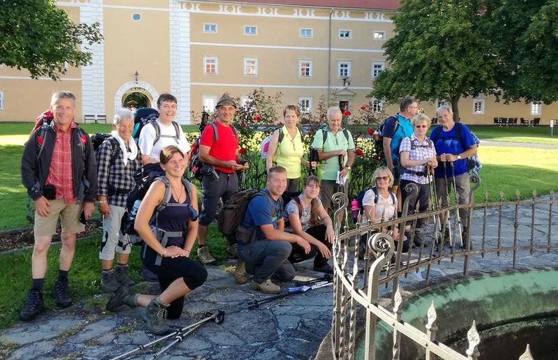 Gruppenfoto der Fußwallfahrer / Fam. Pichler